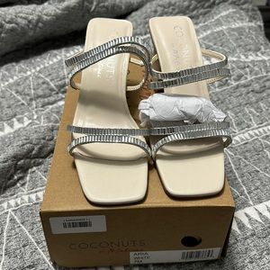 Coconuts by Matisse White Silver Heels Size 7